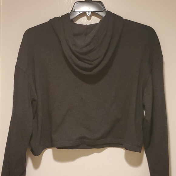 H&M | DIVIDED CROP TOP HOODIE - Picture 6 of 8